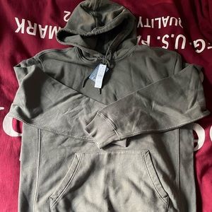 NWT MENS JCREW GARMENT DYED KANGAROO HOODIE SIZE LARGE.